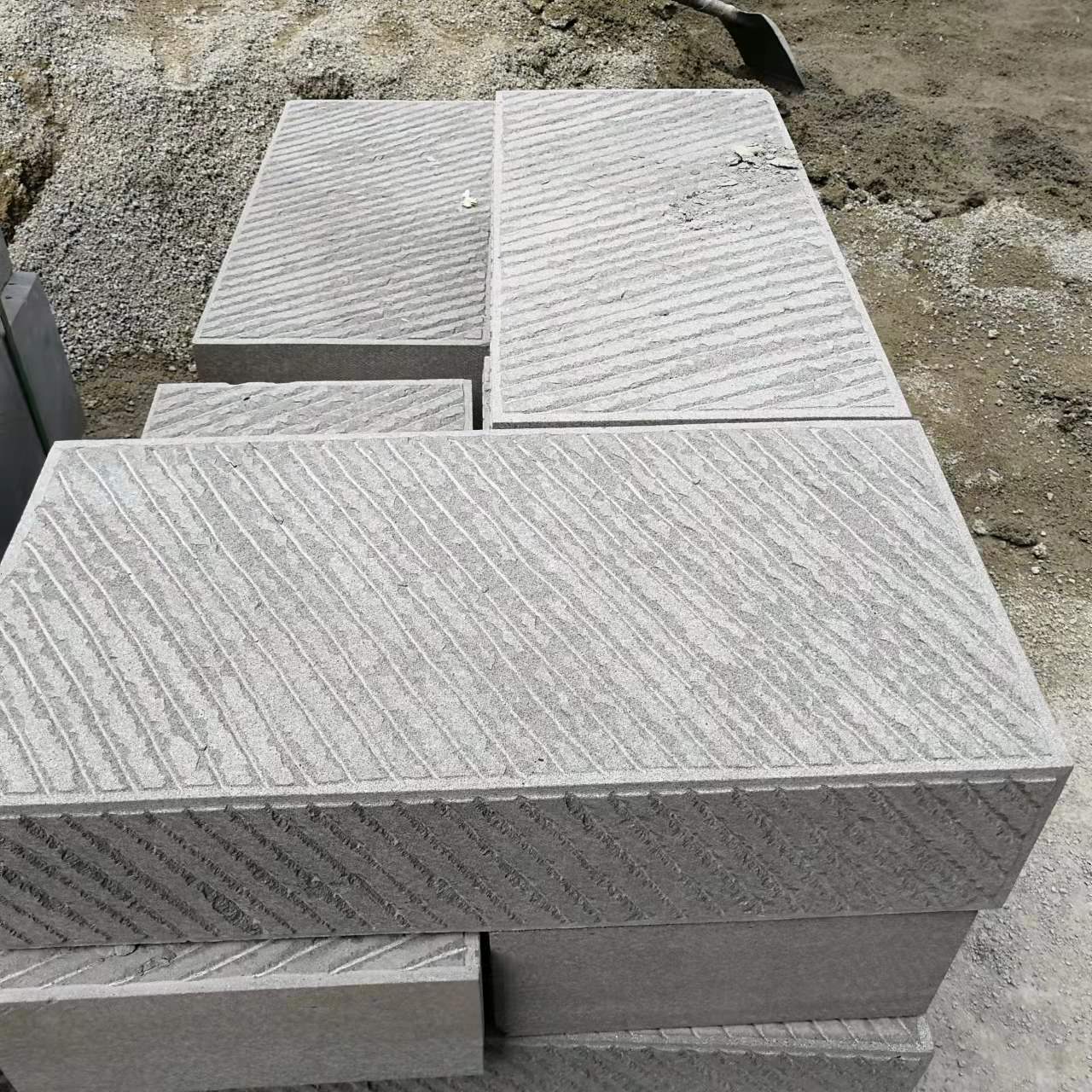 青石路沿石采用怎樣的施工方法？